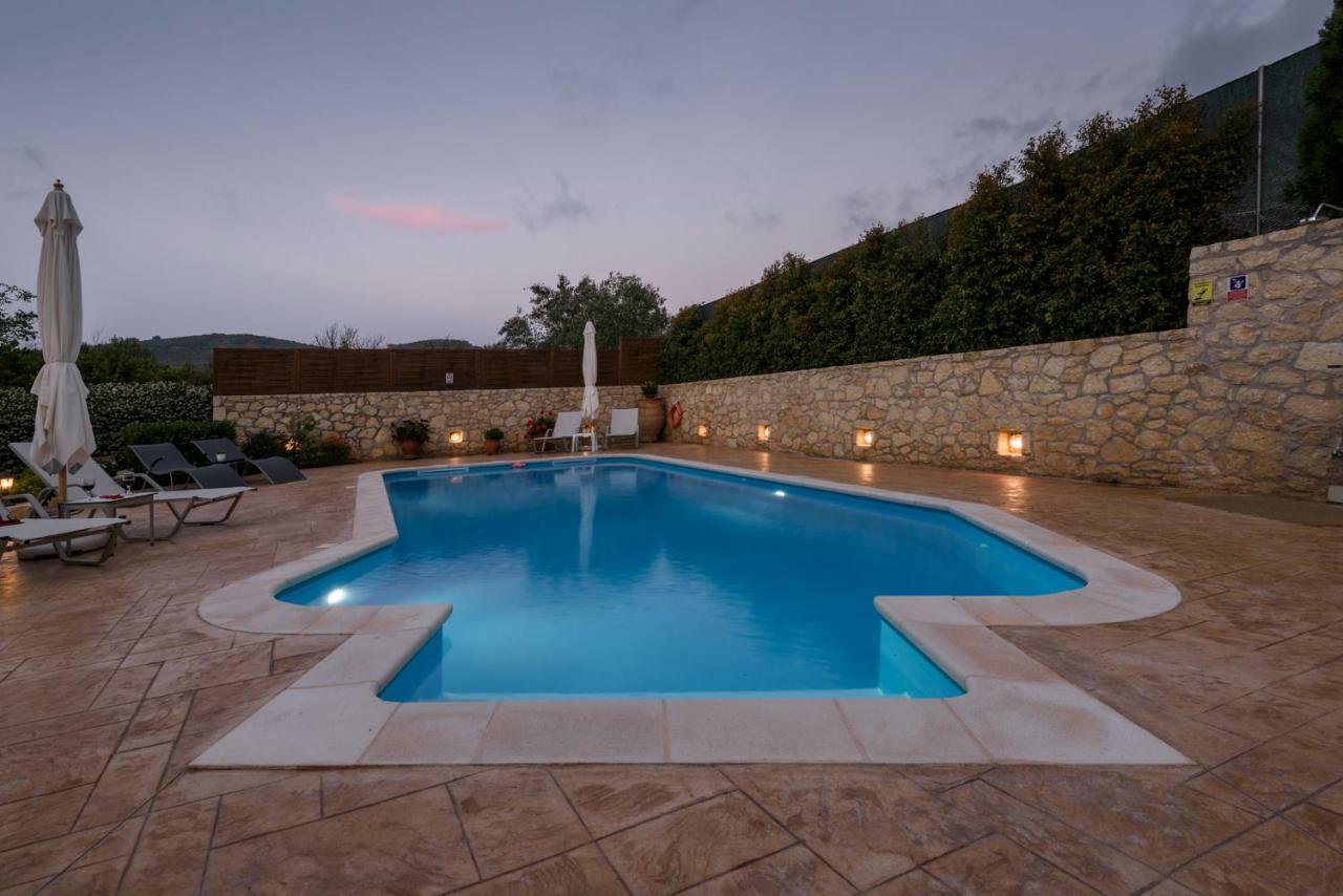 Alia Stone Villa-Ideal For Families-Heated Pool Nohia 외부 사진